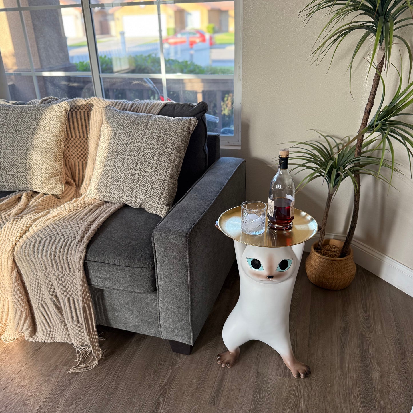 Modern Resin Cat Side Table with Gold Tray – Decorative Floor Figurine End Table